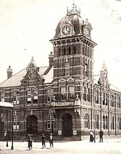 A clock tower on a building

Description automatically generated