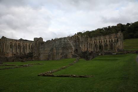 A stone building with a green lawn

Description automatically generated with medium confidence