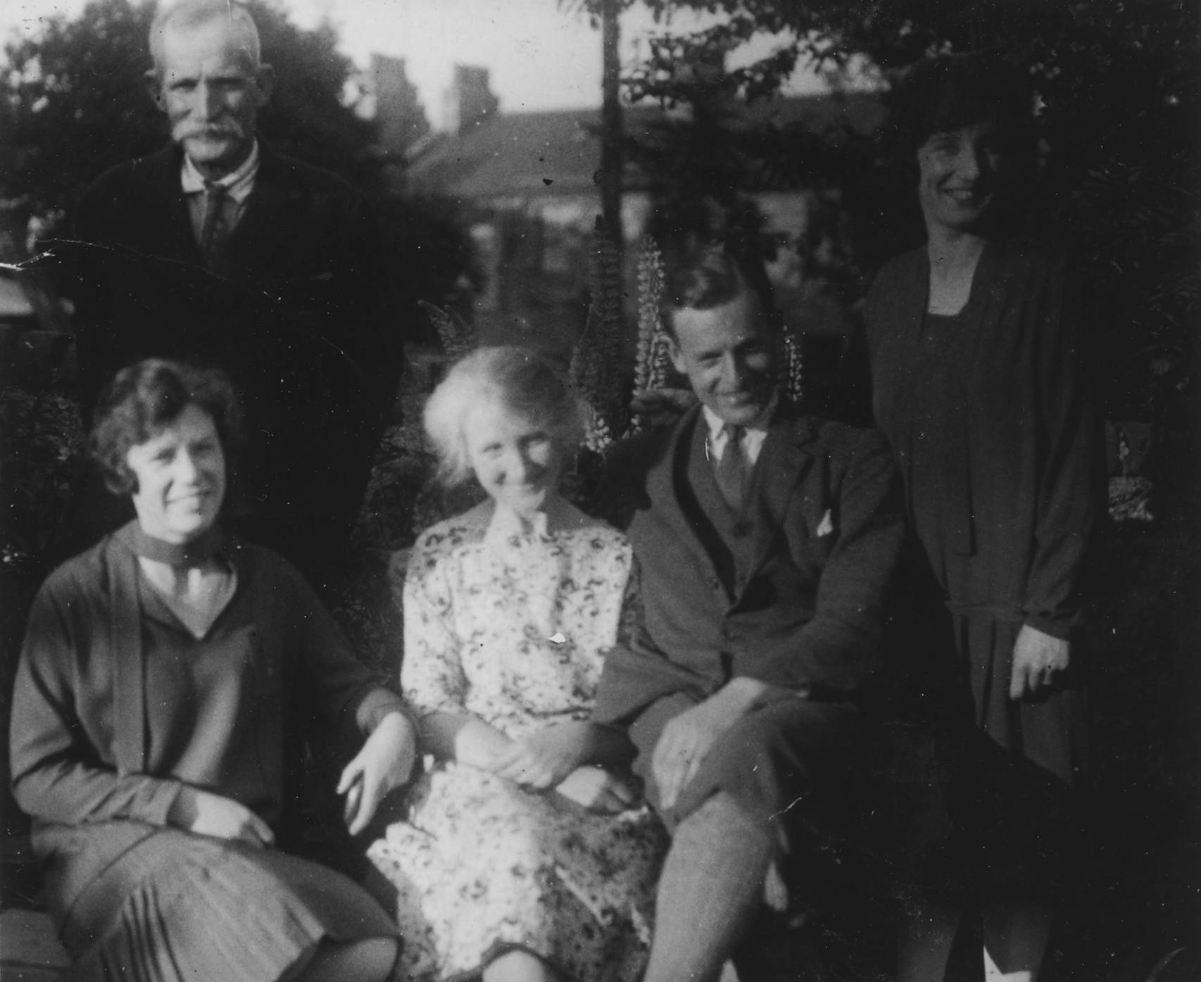 A group of people posing for a photo

AI-generated content may be incorrect.