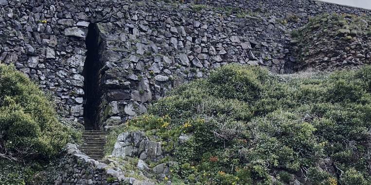 A computer screen shot of a stone wall

AI-generated content may be incorrect.