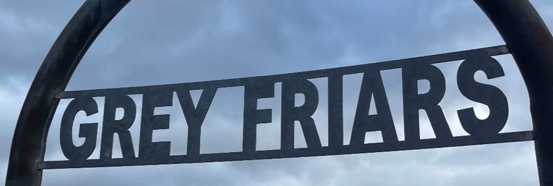 A grey arch with a sign

Description automatically generated