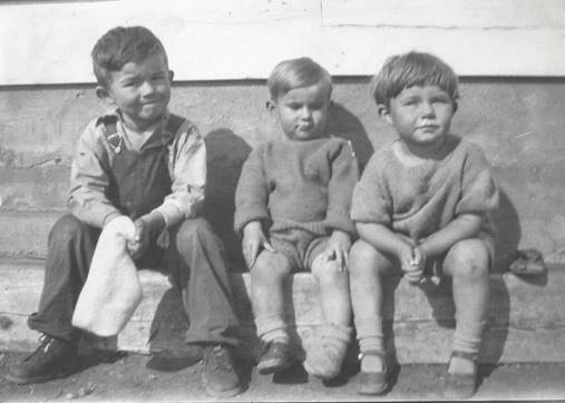 A vintage photo of a group of people posing for the camera

Description automatically generated